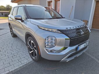Mitsubishi Outlander - 3