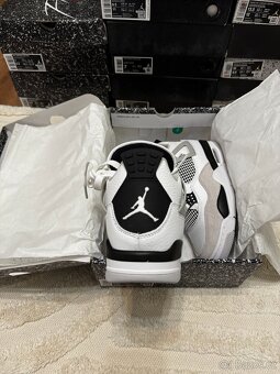 Air Jordan 4 Retro - Military Black - 3