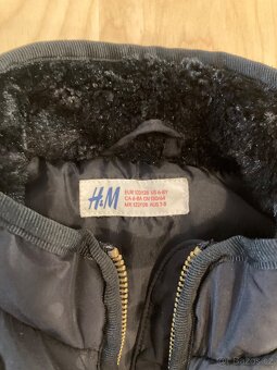 Dívčí černá vesta H&M vel. 122/128 - 3