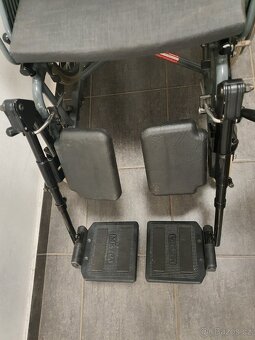 zvedací podnožky MEYRA skládací invalidní vozík - 3