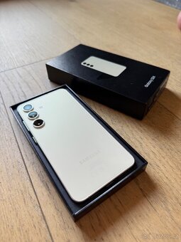 Samsung Galaxy S24 128GB žlutý - 3