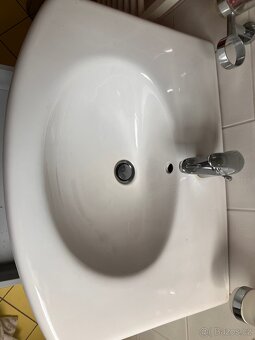 Koupelnové skříňky a umyvadlo - 3