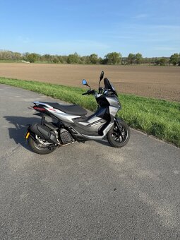 Aprilia SR GT 200 - 3
