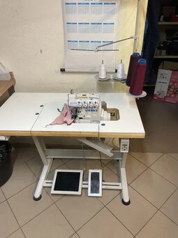 Průmyslový 4 nitný overlock Juki MO-6900 serie - 3