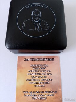 Stříbrná mince papež František zdobena zlatem, kolorovaná - 3