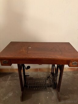 Šicí stroj LADA - 3