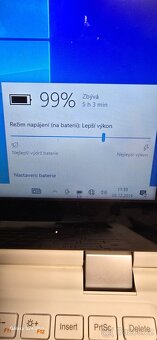 Menší notebook Lenovo - 3