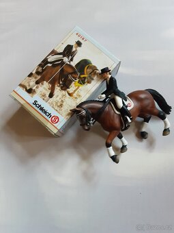 Koník Schleich s jezdkyní - 3