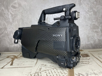 Vysílací HD kamera Sony HDC-2500, 3G multiformátová studiová - 3