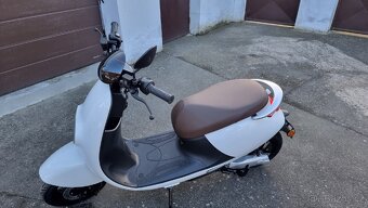 Krásný elektrický skútr Lvneng S3 White (nový) - 3