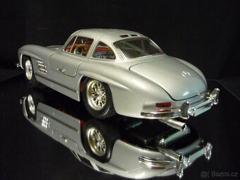 Mercedes Benz 300 SL stříbrný Bburago 1/18 - 3