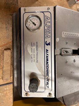 Pneumatická sponkovačka lišt - 3