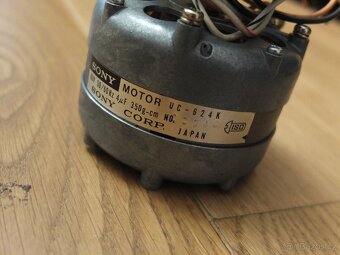 Sony TC-645--Motor do kotoučového magnetofonu - 3