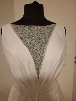 Bílé svatební šaty - 3