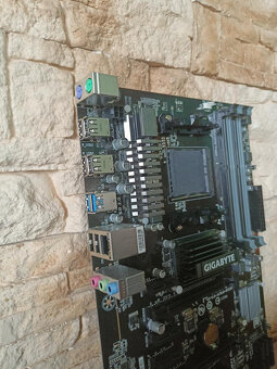 GIGABYTE GA-970A-DS3P - AMD 970, socket AM3+, orig. balení - 3