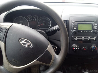 Hyundai I 30 1.4 benzín + LPG kombi 2009 Na opravu nebo díly - 3