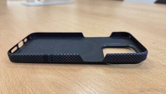 Kryt Benks Magnetic Aurora Kevlar 600D pro iPhone 15 Pro - 3