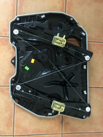 BMW X4 G02 M Paket – Tapecirung predni dvere leva strana - 3