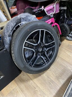 Org. letní pneu Ford Mustang R18 235/50/18 5x114,3 - 3