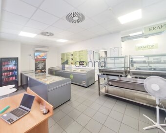 Pronájem obchodního prostoru 141,6 m² Prusíkova, Praha - Sto - 3