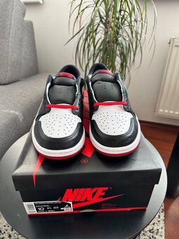Air Jordan 1 Low OG Black Toe (2023) - 3