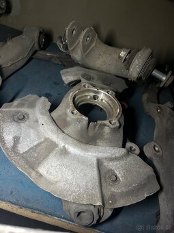 Těhlice BMW F10 - 3