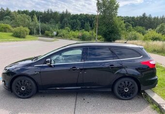 Ford Focus, Turnier Champions Edition 2.0 - 3