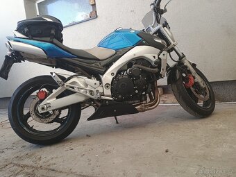 Suzuki GSR 600 - 3