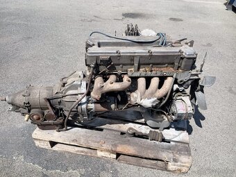Mercedes Benz 280 Motor M110994 - 3