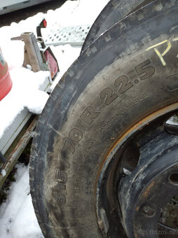 Prodám nákladní pneu 315/70 R22,5 Michelin - 3