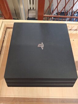 Playstation 4 Pro 1TB + 2 ks ovládače - 3