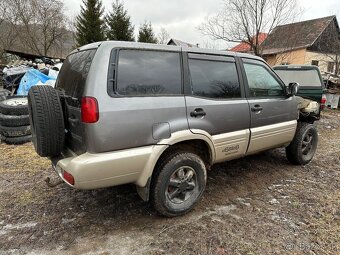 Rozprodám na náhradní díly auto nepojízdné nissan terano 2.7 - 3