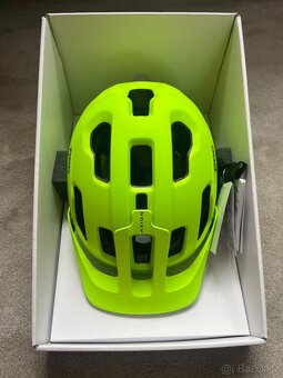 Cyklistická helma Poc Axion - 3