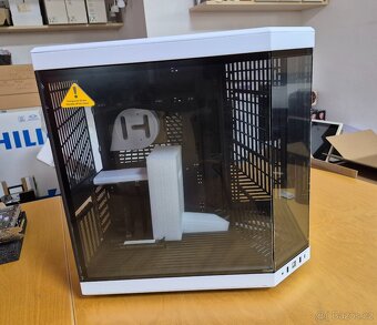 Skříň Hyte Y70 černo-bílá - 3