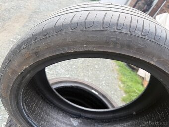Letni pneu 235/40/19 - 3