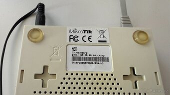 MikroTik RouterBOARD RB750Gr3 - 3