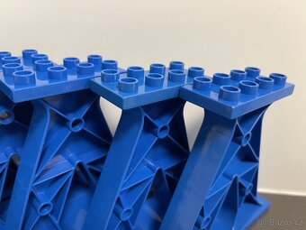Lego Duplo modré pilíře k železnici - 3