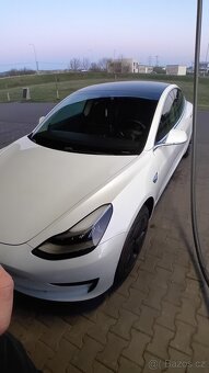 Tesla model 3 - 3