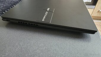 ASUS Vivobook 16" - 3