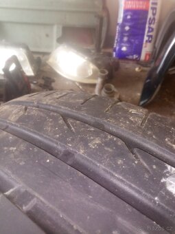 Prodám letní pneu Bridgestone 225/40r18 92y - 3