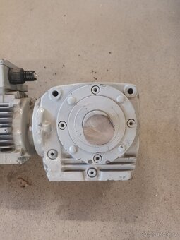 Převodovka s elektromotorem - 3