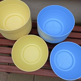 Plastové mísy na květiny - 3