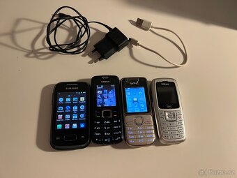 4x Mobily Telefony, pro sbiratele, Nokia, Samsung - 3