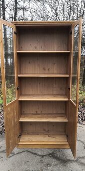 Masivní prosklená knihovna - 3