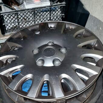 Sada kol R16 5x114,3(Kia, a pod.)Zimní 215/70 + poklice - 3