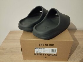 Adidas Yeezy slides - 3