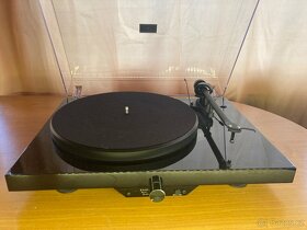 Pro-Ject Debut lll   jukebox cerny,nepouz - 3