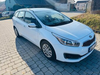 KIA Cee'd II Combi 1.6 GDi Comfort Plus SW - 3