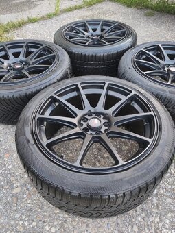 Japan Racing JR11, pneu 245/40/18 - 3