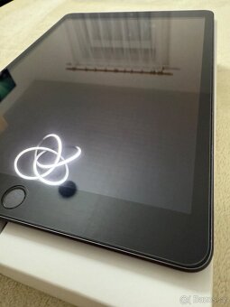 IPad 8 generace vesmírně šedá - 3
